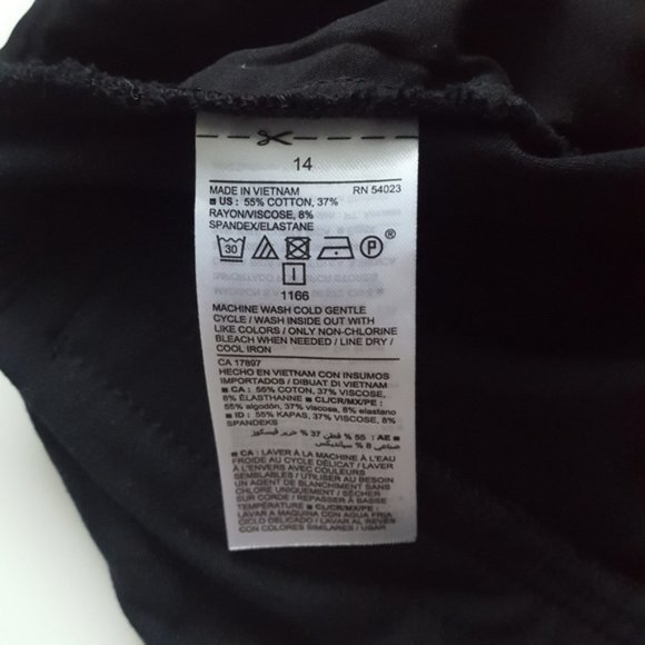 🦋 3/$25 Maternity Black Pixie Pants - Picture 5 of 5